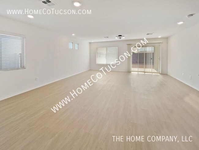 Building Photo - 1182 N Larat Lane in Coolidge, AZ Beautifu...
