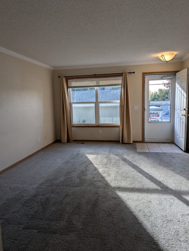 Foto del edificio - 2110 Oakcrest Cir