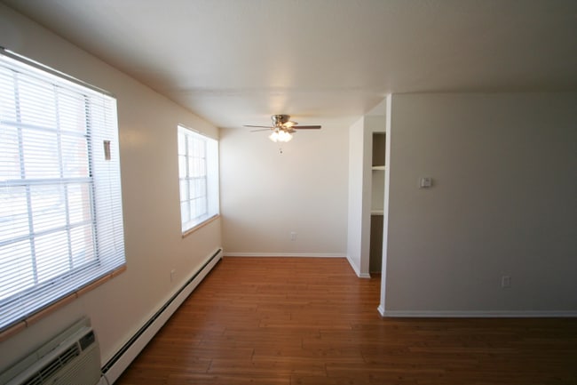 Building Photo - 2035 S Josephine St