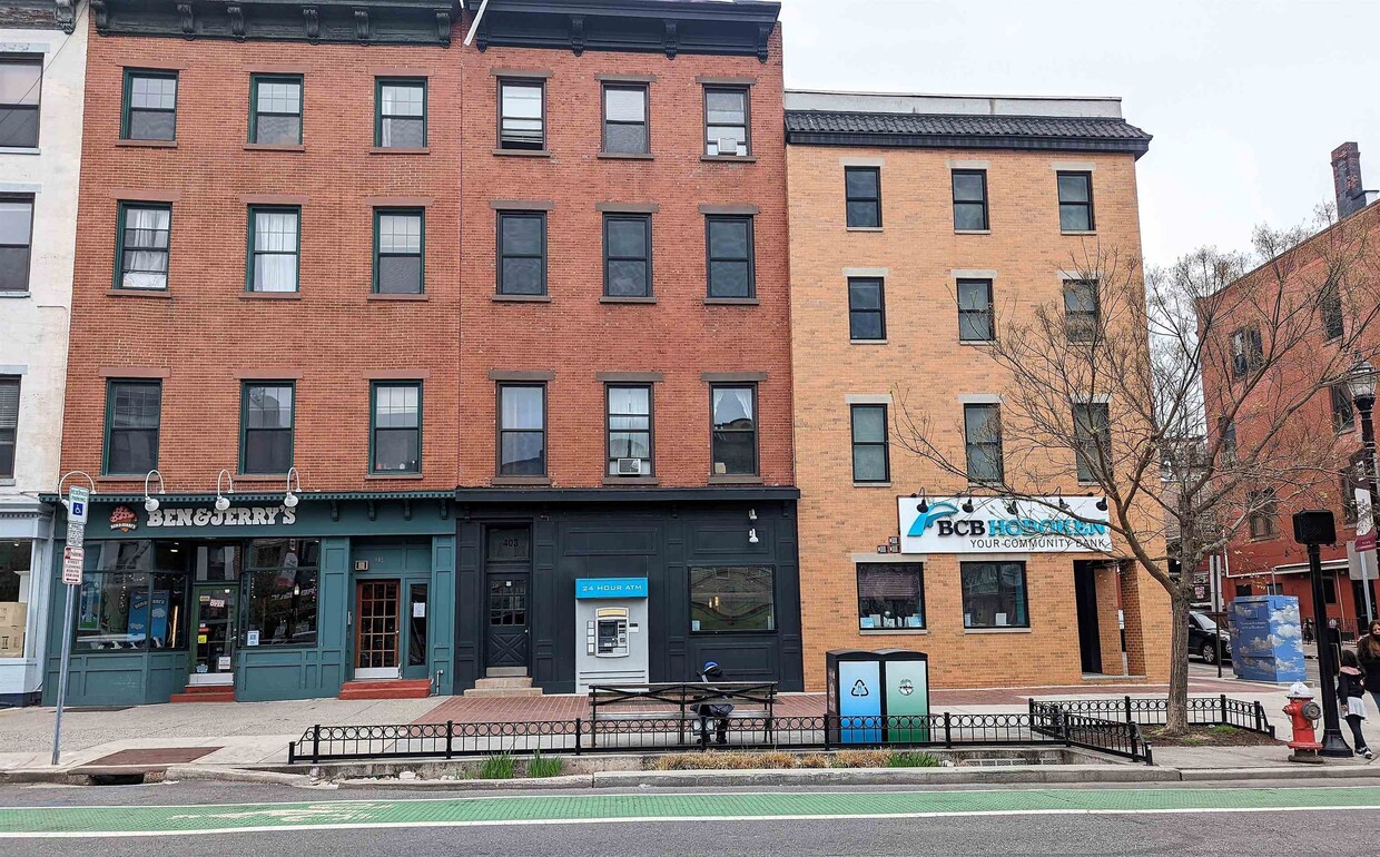 Primary Photo - 403 Washington St