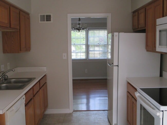Building Photo - Three Bedroom Townhouse in Del Ray section of Alexandria