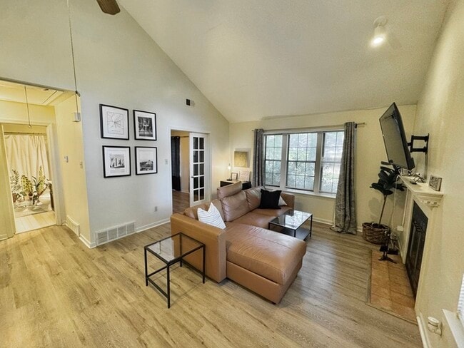 Building Photo - 648 Lagrange Pk Cv