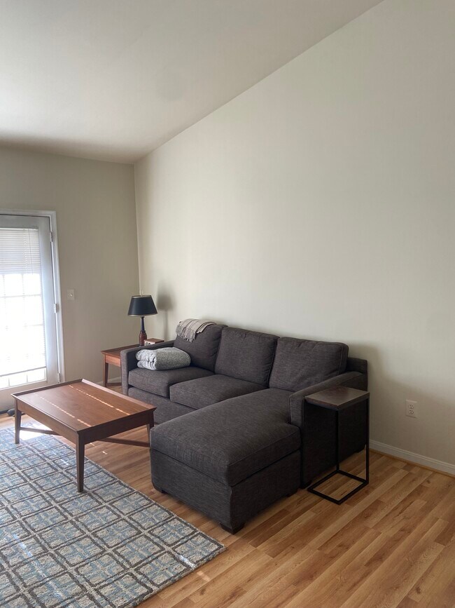 Foto del edificio - 4551 Strutfield Ln