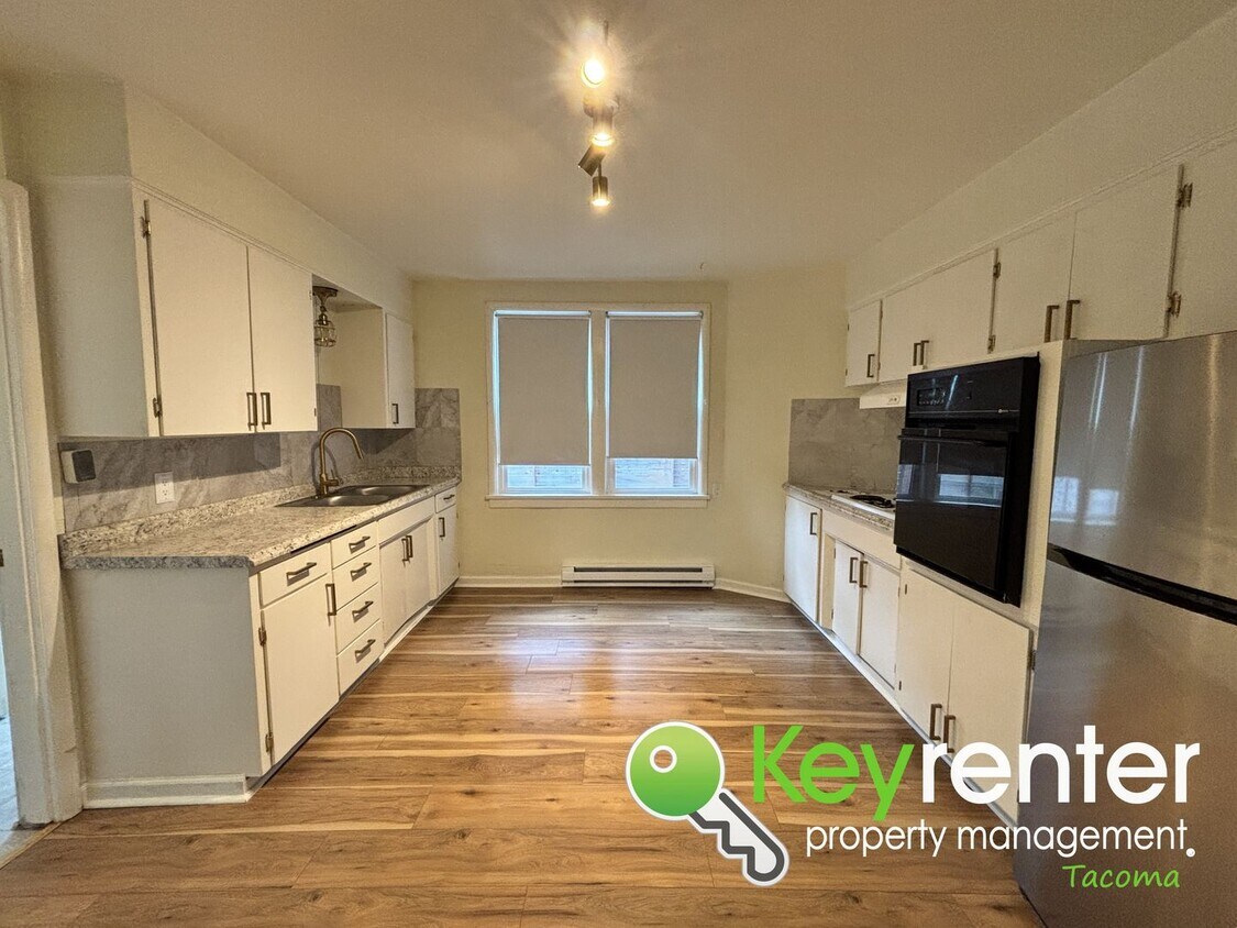 Foto principal - 3584 Tacoma Ave S