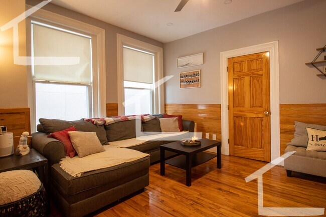 Foto del edificio - Parking Included, Laundry on a Site