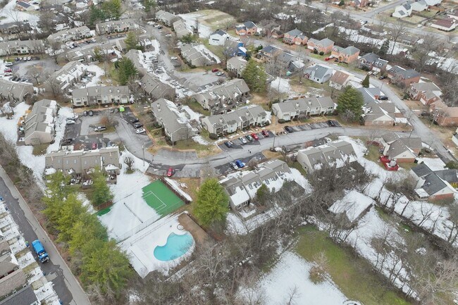Foto del edificio - Tucked away in a quiet community with only one entrance and no through-traffic.