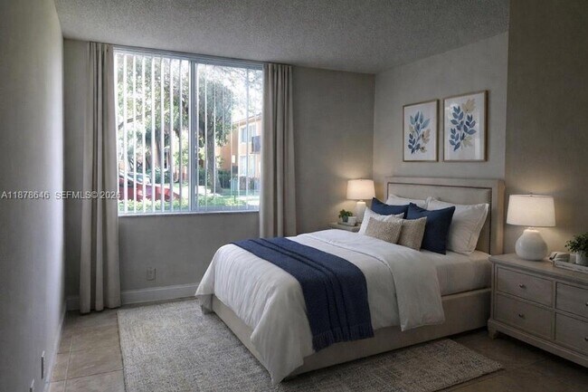 Foto del edificio - 10757 Cleary Blvd