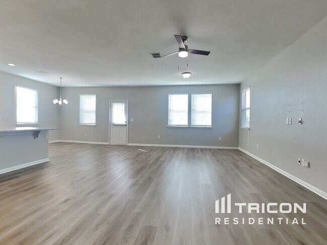 Foto del edificio - 150 Twisted Oaks Ln