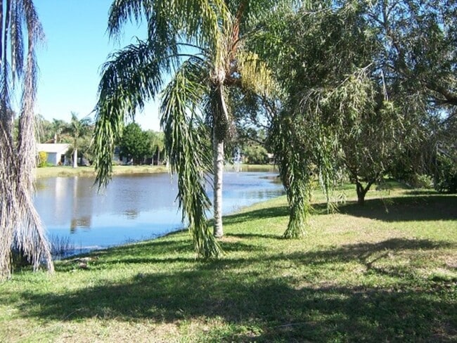 Building Photo - 13100 Brookshire Lake Blvd