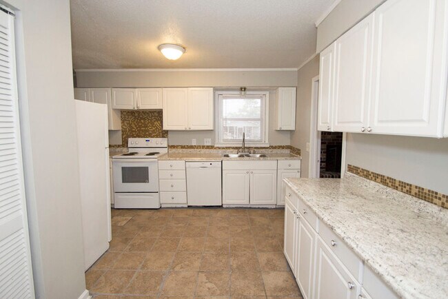 Building Photo - Charming Home in Columbia, SC!