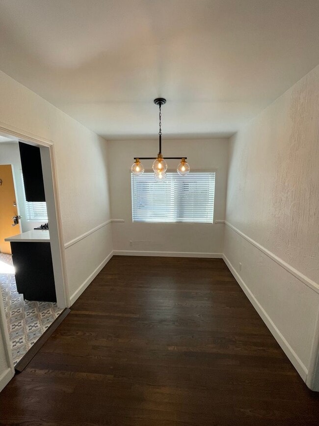 Building Photo - Remodeled 2BR in NoHo – Brand New Kitchen, 2 Parking Spaces, Walk to NoHo West Mall