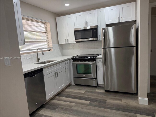 Foto del edificio - 3033 NW 43rd Ave