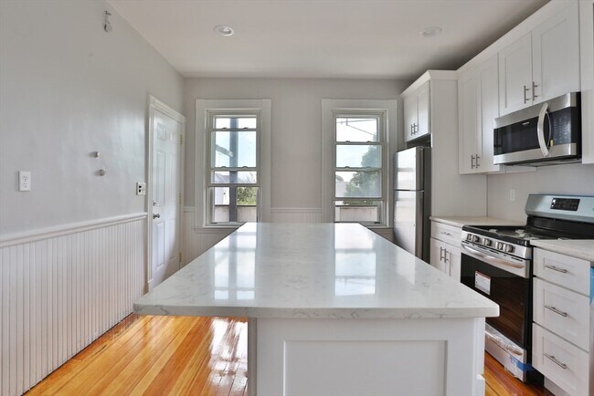 Foto del edificio - 73 Barnes Ave