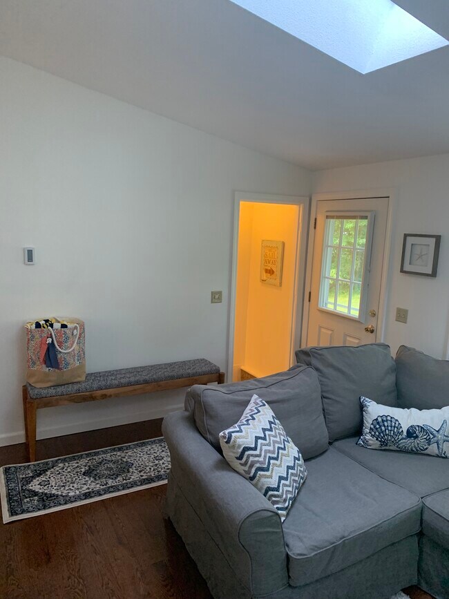 6 Wood Sorrel Trl, Saunderstown, RI 02874 House Rental in