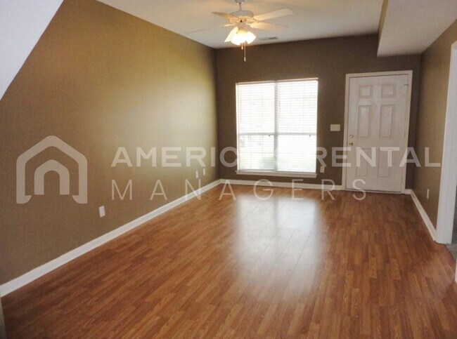 Foto del edificio - Beautiful Town Home for Rent in Calera, AL...