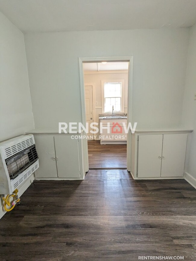 Building Photo - Renovated Duplex - 1 Bed / 1 Bath - Bingha...