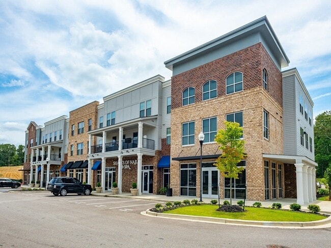 Building Photo - Lakeland Town Square