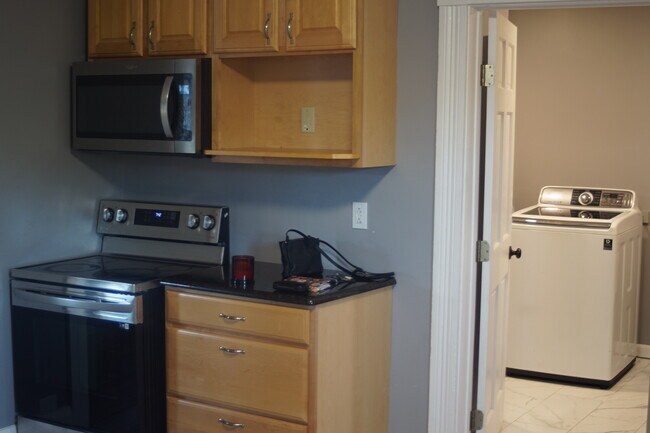 Foto del edificio - 628 S Logan Blvd