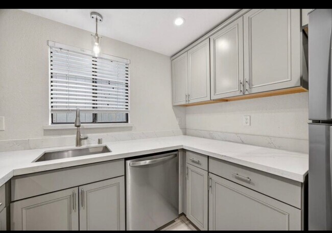 Building Photo - 4549 Melody Dr