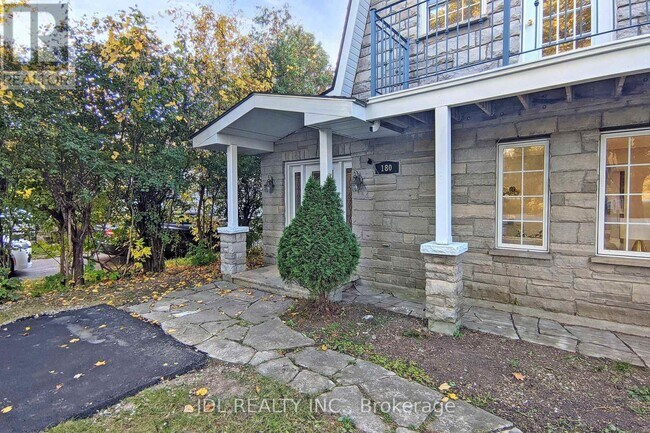 Building Photo - 180 Olde Bayview Ave