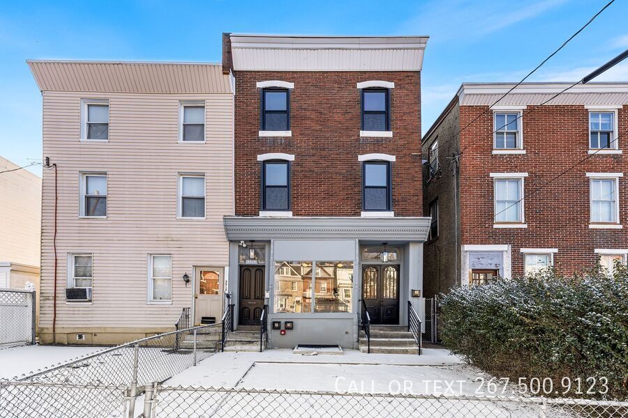 Primary Photo - 3514 W Allegheny Ave