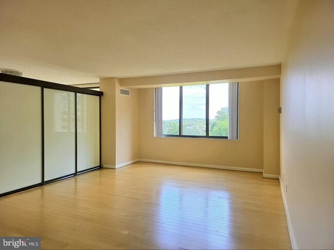 Building Photo - 5225 Pooks Hill Rd