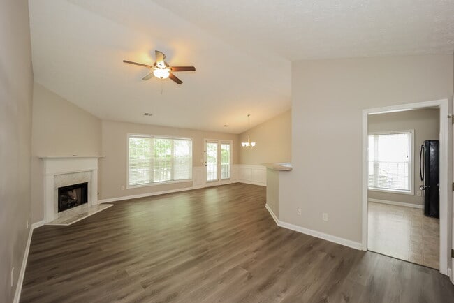 Building Photo - 109 Alessie Dr