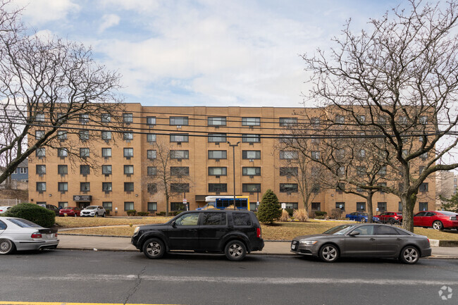 Building Photo - Allied Manor
