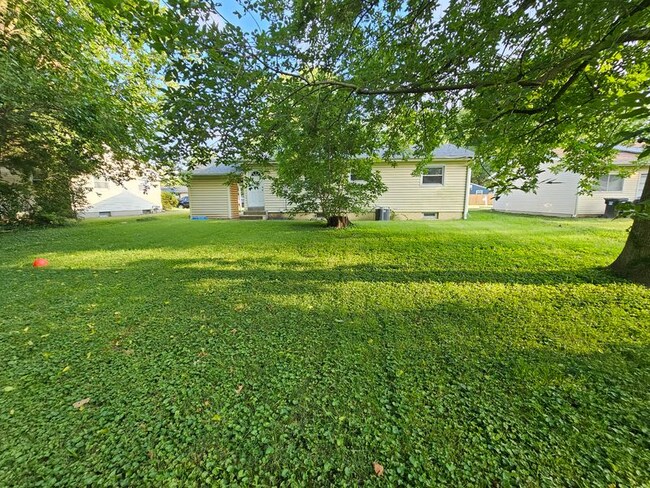 Foto del edificio - 1467 Broadlawns Ln