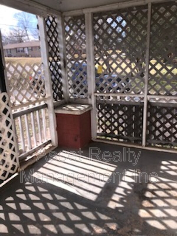 Building Photo - 4215 Lonas Dr