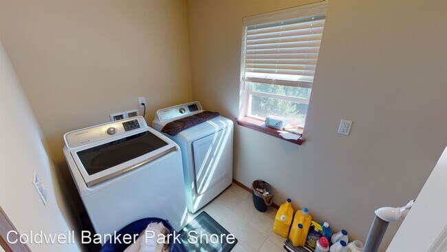 Foto del edificio - 4 br, 2.5 bath House - 4914 Onalaska Loop SE