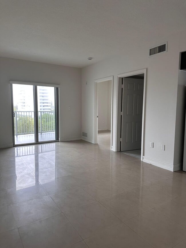 Interior Photo - Vista del Rio