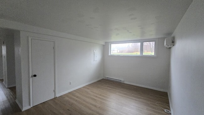 Building Photo - 9 Connaught Ave