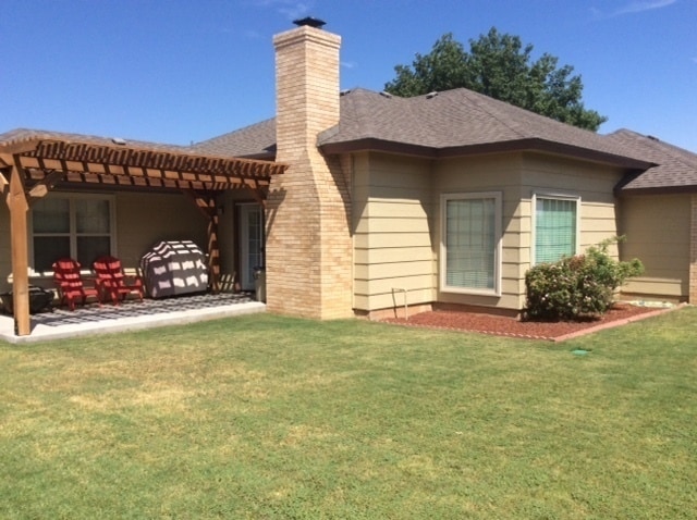 Building Photo - 3 bed / 2 bath / 2 car garage home Availab...