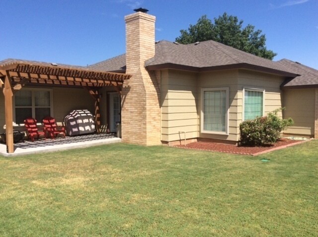Foto del edificio - 3 bed / 2 bath / 2 car garage home Availab...