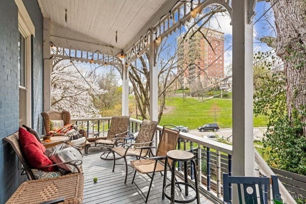 Porch - 2106 Kemper Ln