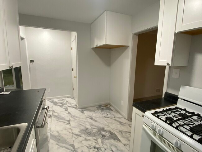 Foto del edificio - 1325 NE Englewood Rd