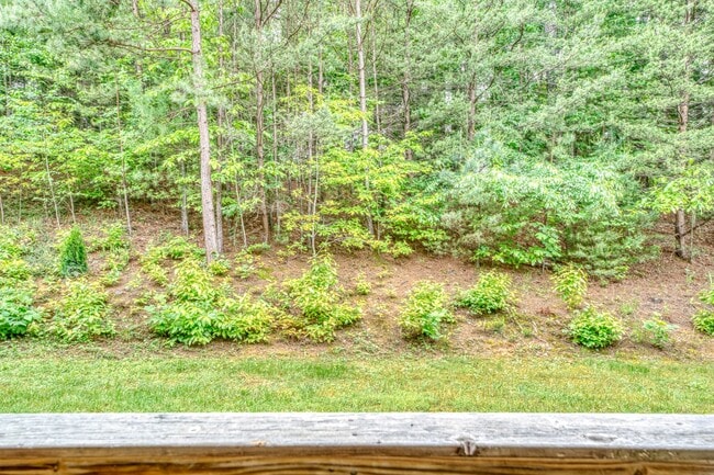 Building Photo - Fletcher condo, 2 bedrooms/2 Bathrooms wit...