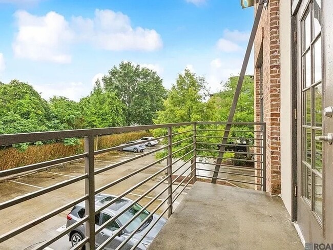 Building Photo - 3 Bedroom Townhome in a Gated Community | 333 Lofts