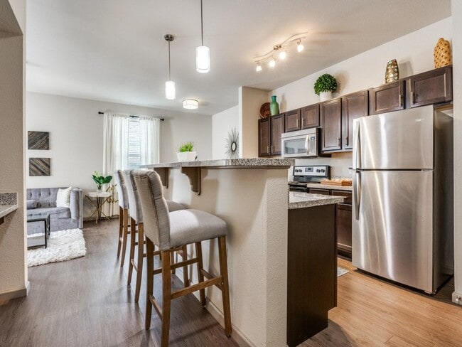 Building Photo - Creekside South