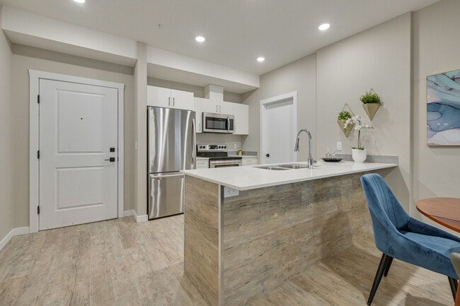Building Photo - Emerald Hills Landing