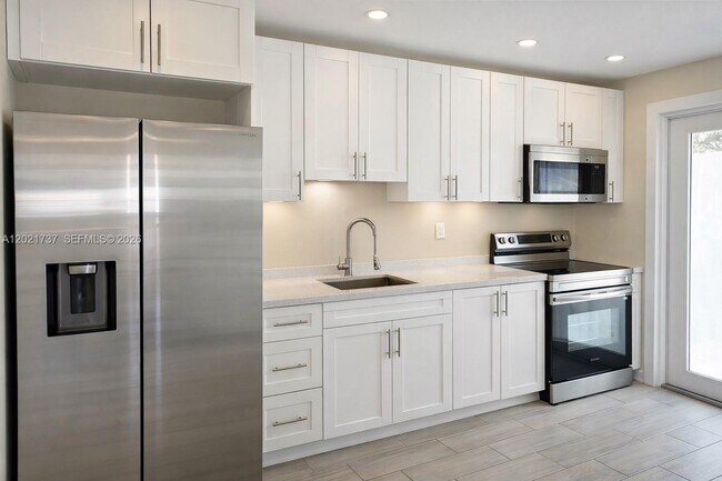 Foto del edificio - 234 NE 55th Terrace