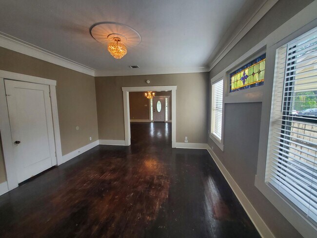 Foto del edificio - 1609 W Magnolia Ave