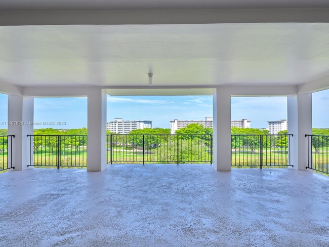 Building Photo - 3250 N Palm Aire Dr