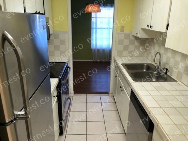 Foto del edificio - 3405 Oak Trail Ct