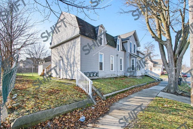 Building Photo - 1000 Cass #2 - beautiful studio