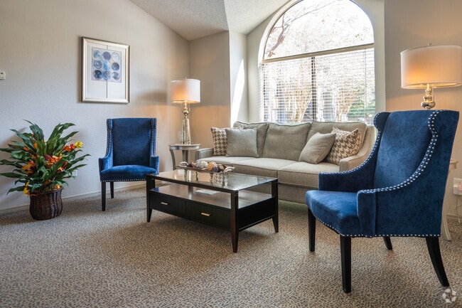 Amenities - Elm Creek
