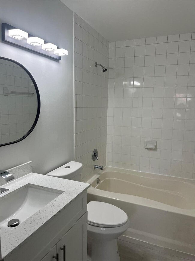 Foto del edificio - 2113 Renaissance Blvd