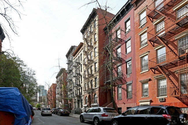 Building Photo - 63 E 7th St