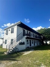 Building Photo - 845 SW 6th St